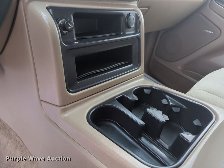 image for item MY9375 2003 Chevrolet Silverado 2500HD  Crew Cab pickup truck