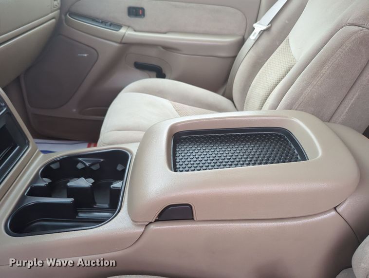 image for item MY9375 2003 Chevrolet Silverado 2500HD  Crew Cab pickup truck