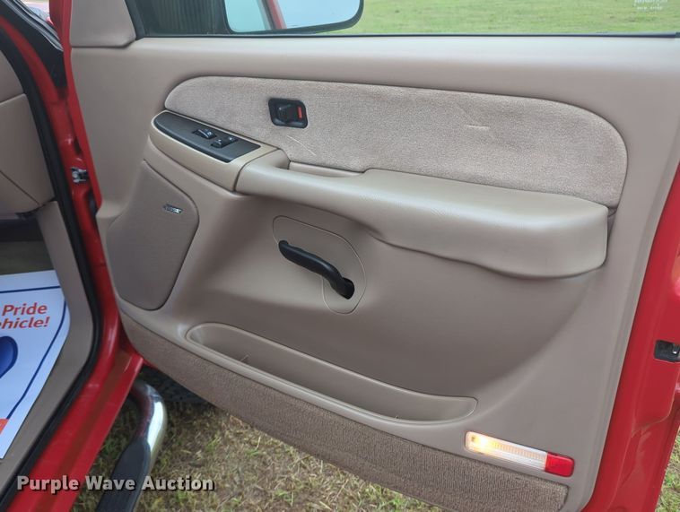 image for item MY9375 2003 Chevrolet Silverado 2500HD  Crew Cab pickup truck