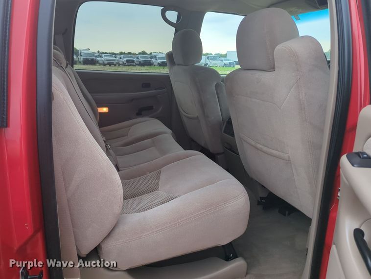 image for item MY9375 2003 Chevrolet Silverado 2500HD  Crew Cab pickup truck