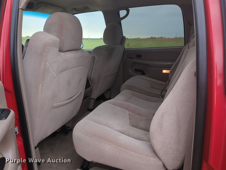 image for item MY9375 2003 Chevrolet Silverado 2500HD  Crew Cab pickup truck