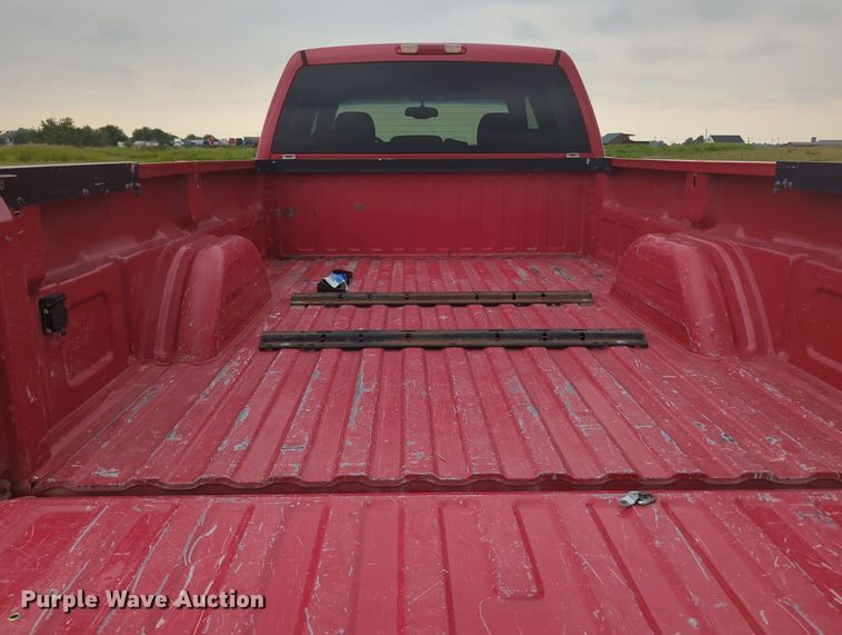 image for item MY9375 2003 Chevrolet Silverado 2500HD  Crew Cab pickup truck