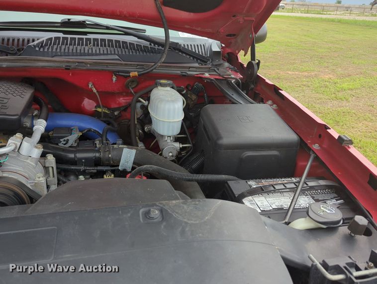 image for item MY9375 2003 Chevrolet Silverado 2500HD  Crew Cab pickup truck