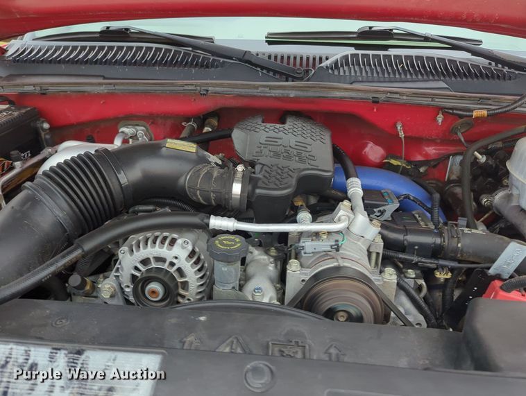 image for item MY9375 2003 Chevrolet Silverado 2500HD  Crew Cab pickup truck