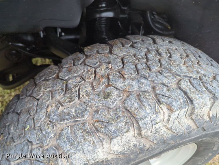 image for item MY9375 2003 Chevrolet Silverado 2500HD  Crew Cab pickup truck