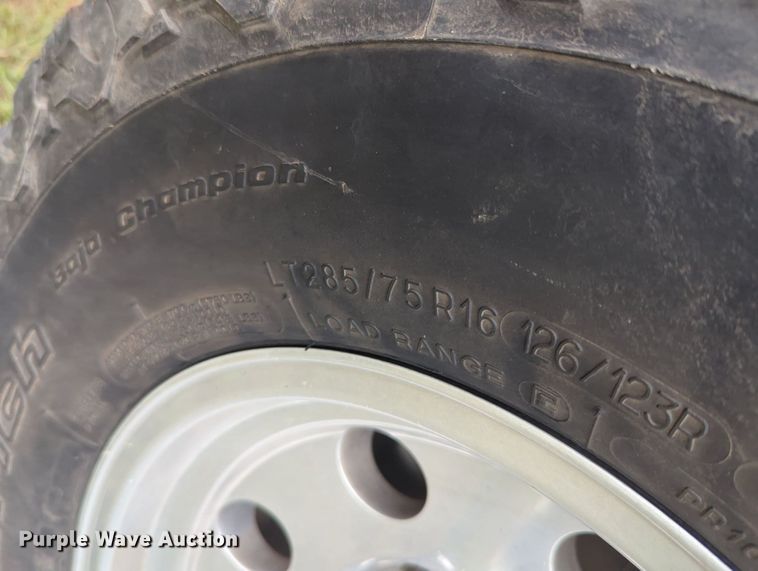 image for item MY9375 2003 Chevrolet Silverado 2500HD  Crew Cab pickup truck