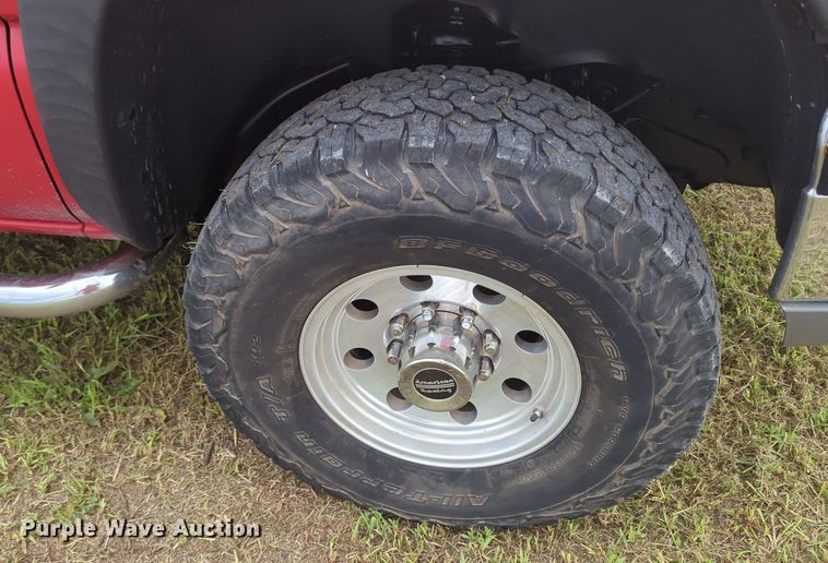 image for item MY9375 2003 Chevrolet Silverado 2500HD  Crew Cab pickup truck