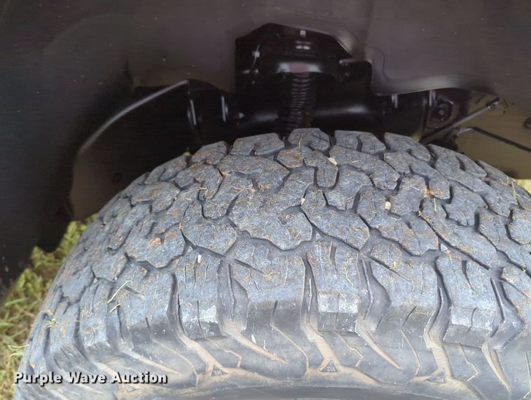 image for item MY9375 2003 Chevrolet Silverado 2500HD  Crew Cab pickup truck