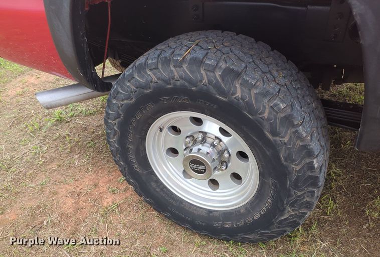 image for item MY9375 2003 Chevrolet Silverado 2500HD  Crew Cab pickup truck