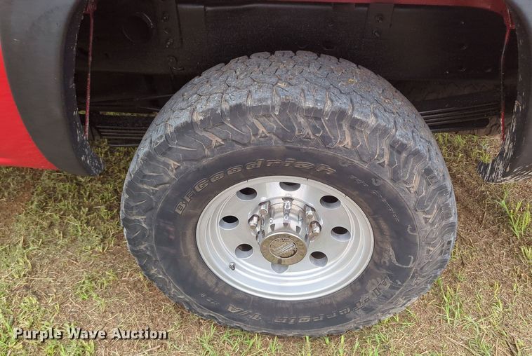 image for item MY9375 2003 Chevrolet Silverado 2500HD  Crew Cab pickup truck