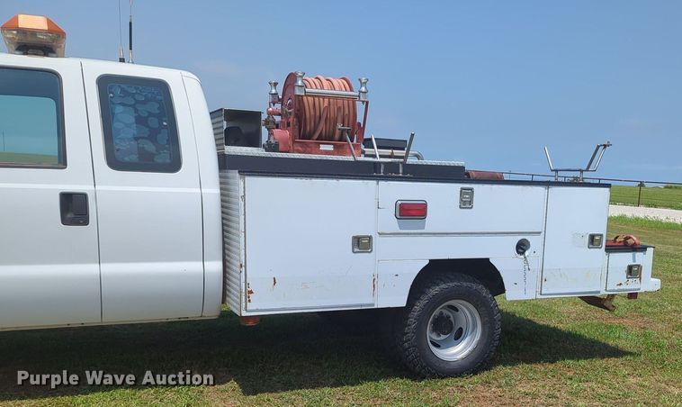 image for item MY9379 1999 Ford  F350 Super Duty  brush fire truck