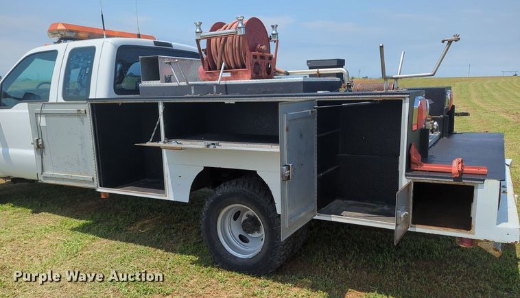 image for item MY9379 1999 Ford  F350 Super Duty  brush fire truck