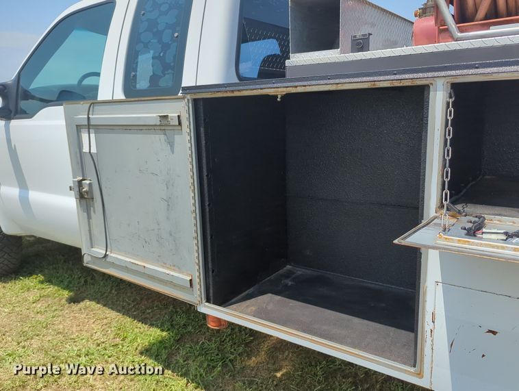 image for item MY9379 1999 Ford  F350 Super Duty  brush fire truck