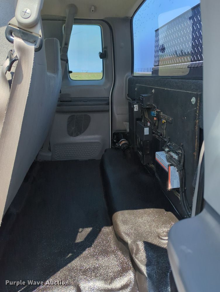 image for item MY9379 1999 Ford  F350 Super Duty  brush fire truck