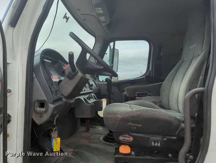 image for item MY9380 2006 Freightliner M2  utility / service truck