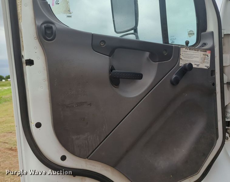 image for item MY9380 2006 Freightliner M2  utility / service truck