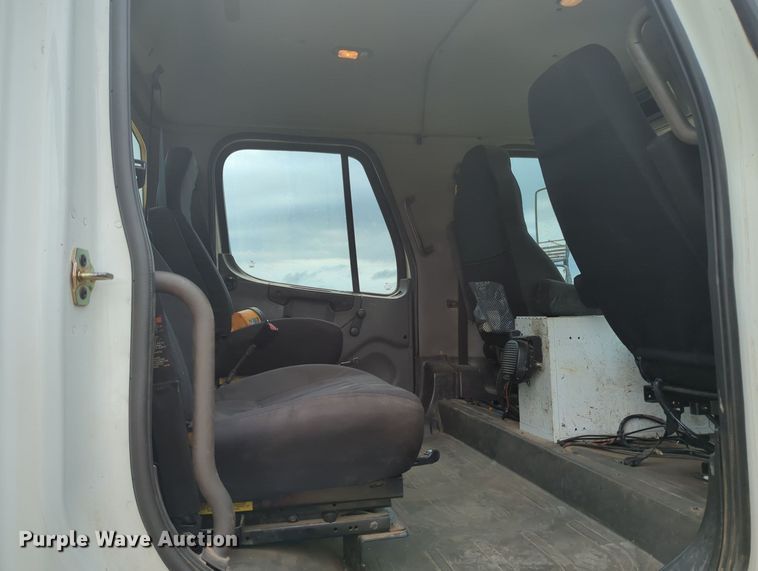 image for item MY9380 2006 Freightliner M2  utility / service truck