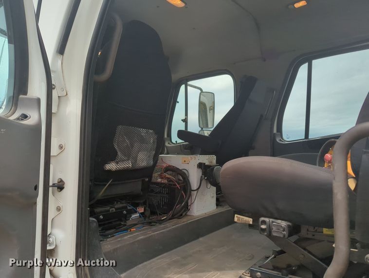 image for item MY9380 2006 Freightliner M2  utility / service truck