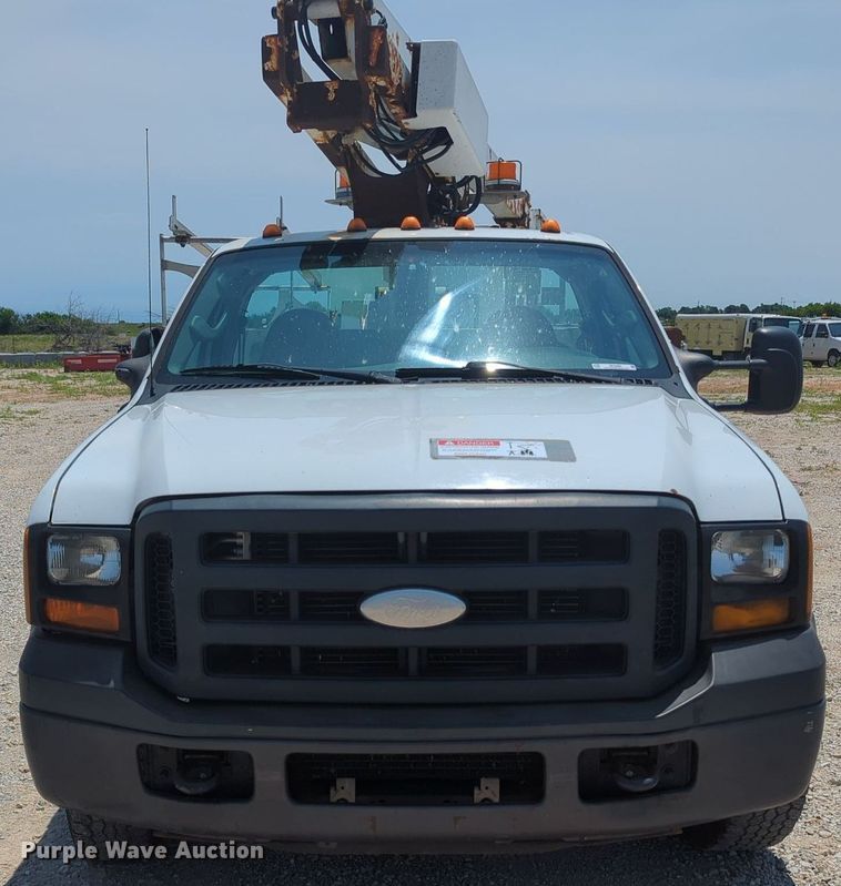 image for item MY9383 2007 Ford F350 Super Duty  bucket truck