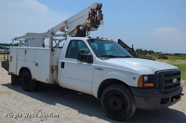 image for item MY9383 2007 Ford F350 Super Duty  bucket truck