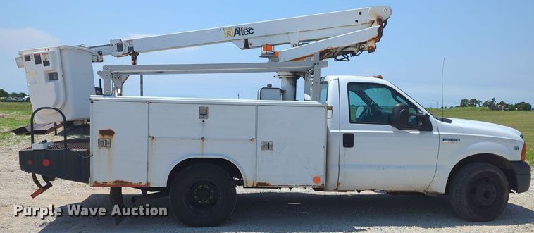 image for item MY9383 2007 Ford F350 Super Duty  bucket truck