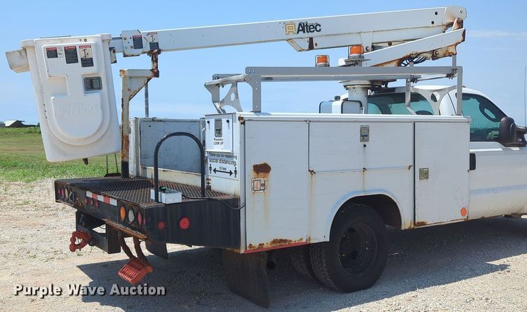image for item MY9383 2007 Ford F350 Super Duty  bucket truck