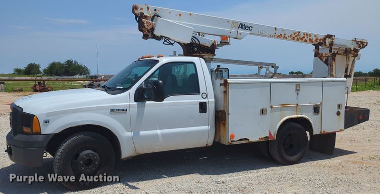 image for item MY9383 2007 Ford F350 Super Duty  bucket truck