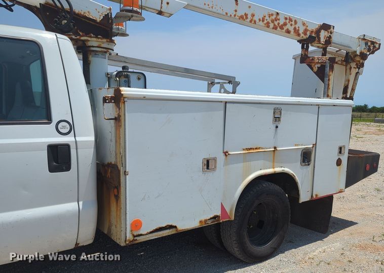 image for item MY9383 2007 Ford F350 Super Duty  bucket truck