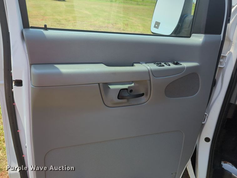 image for item MY9384 2007 Ford E250  van