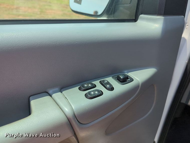 image for item MY9384 2007 Ford E250  van