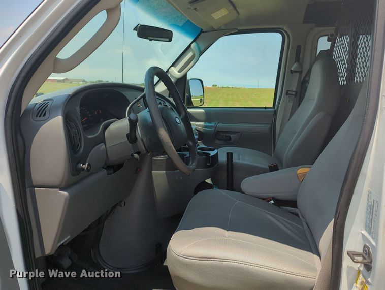 image for item MY9384 2007 Ford E250  van