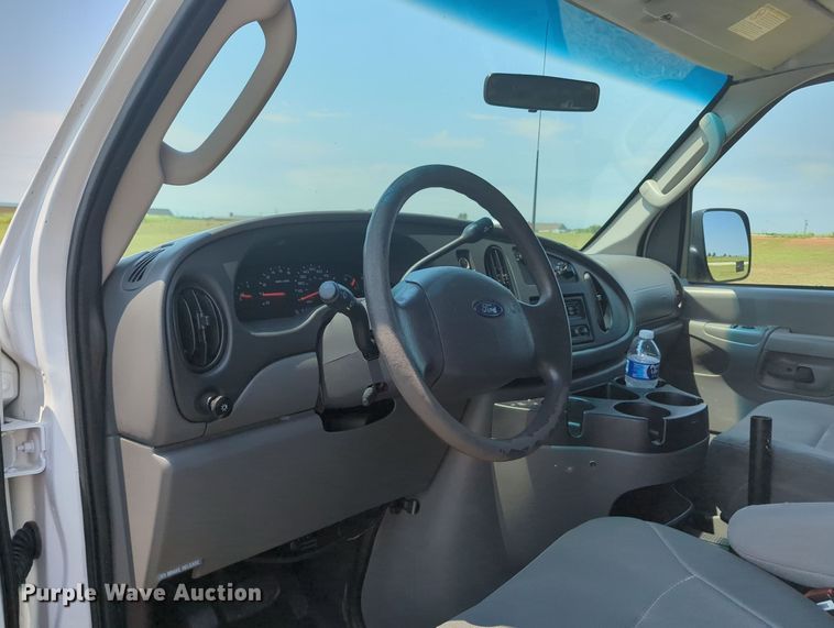 image for item MY9384 2007 Ford E250  van