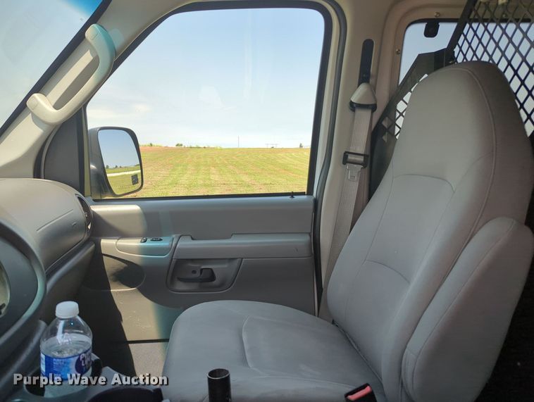 image for item MY9384 2007 Ford E250  van