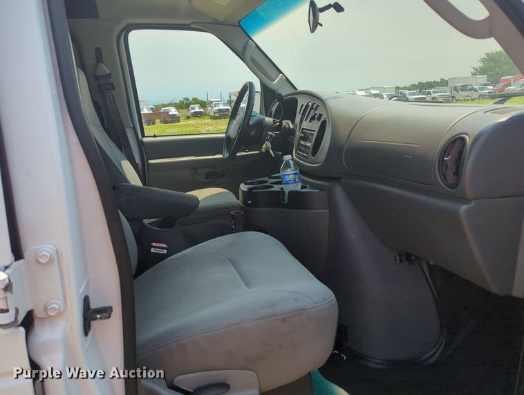 image for item MY9384 2007 Ford E250  van