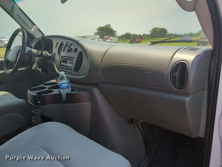 image for item MY9384 2007 Ford E250  van