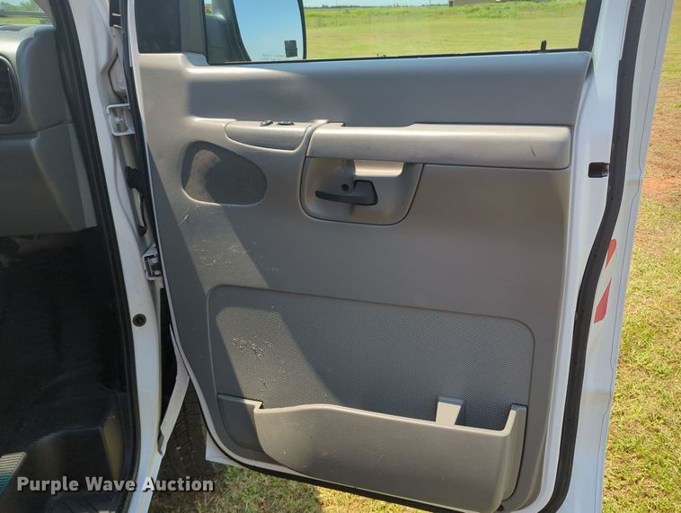 image for item MY9384 2007 Ford E250  van