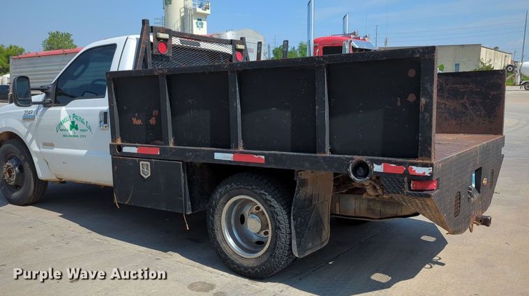 image for item MY9387 2005 Ford F350 Super Duty  flatbed pickup truck