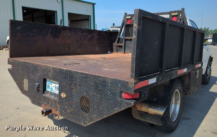 image for item MY9387 2005 Ford F350 Super Duty  flatbed pickup truck