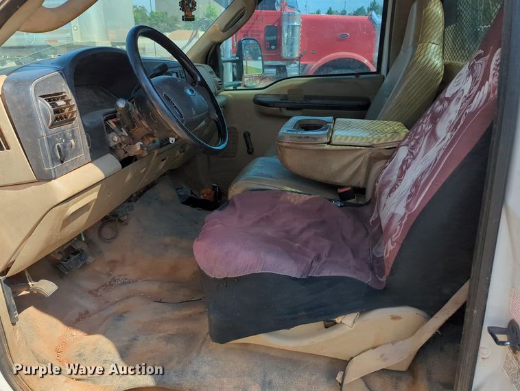 image for item MY9387 2005 Ford F350 Super Duty  flatbed pickup truck