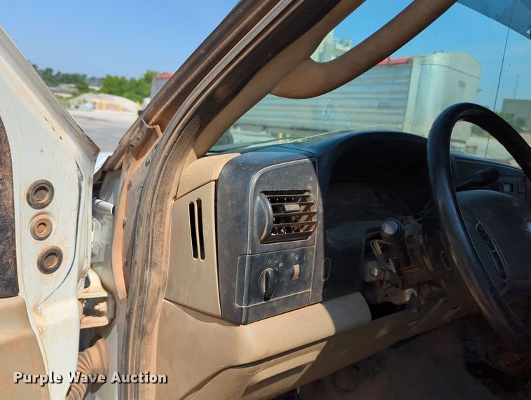 image for item MY9387 2005 Ford F350 Super Duty  flatbed pickup truck