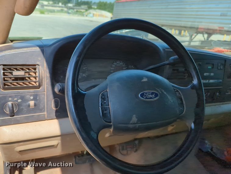 image for item MY9387 2005 Ford F350 Super Duty  flatbed pickup truck