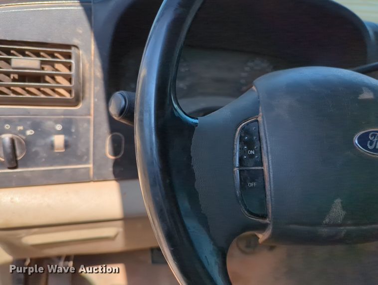 image for item MY9387 2005 Ford F350 Super Duty  flatbed pickup truck