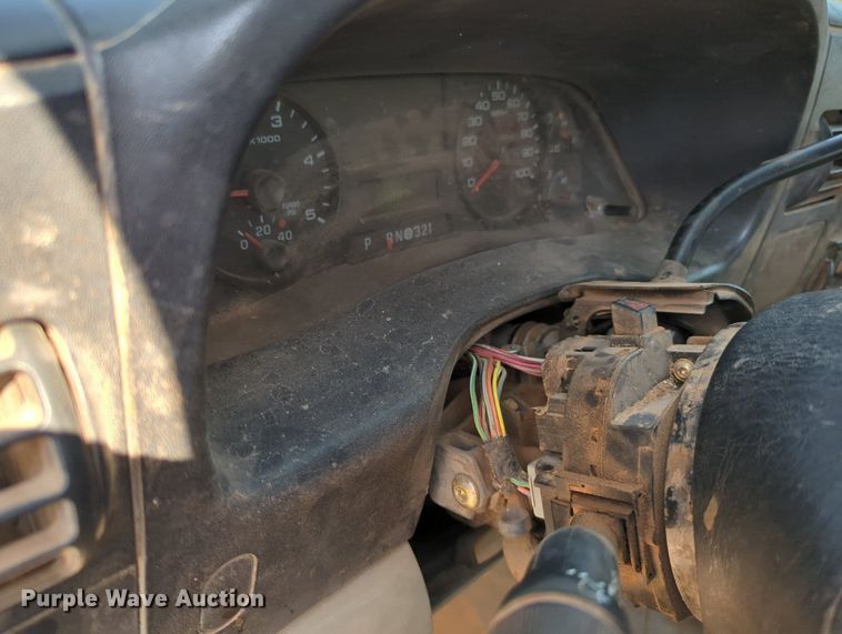 image for item MY9387 2005 Ford F350 Super Duty  flatbed pickup truck