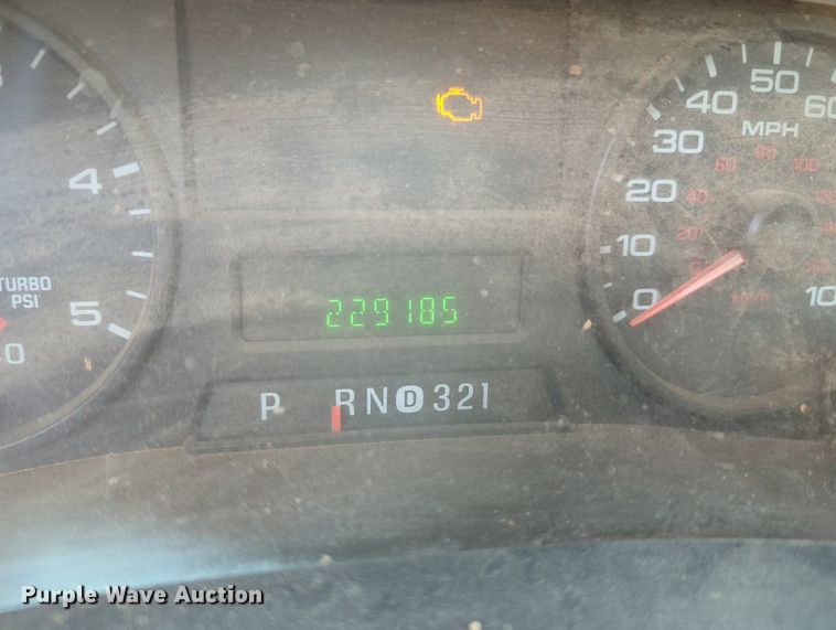 image for item MY9387 2005 Ford F350 Super Duty  flatbed pickup truck