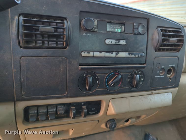 image for item MY9387 2005 Ford F350 Super Duty  flatbed pickup truck