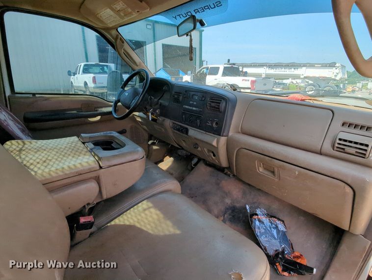 image for item MY9387 2005 Ford F350 Super Duty  flatbed pickup truck