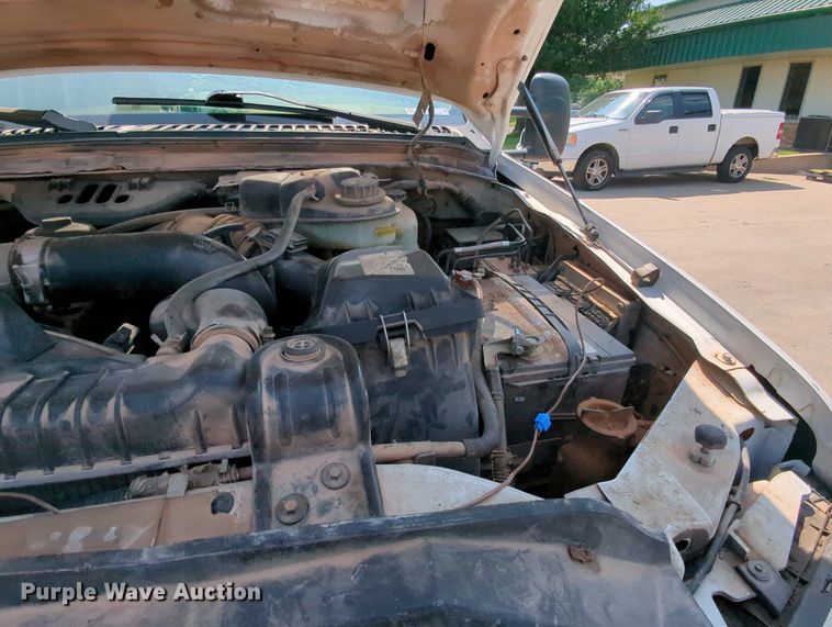 image for item MY9387 2005 Ford F350 Super Duty  flatbed pickup truck