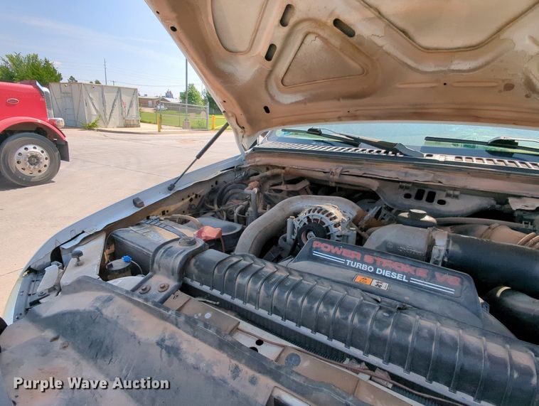 image for item MY9387 2005 Ford F350 Super Duty  flatbed pickup truck