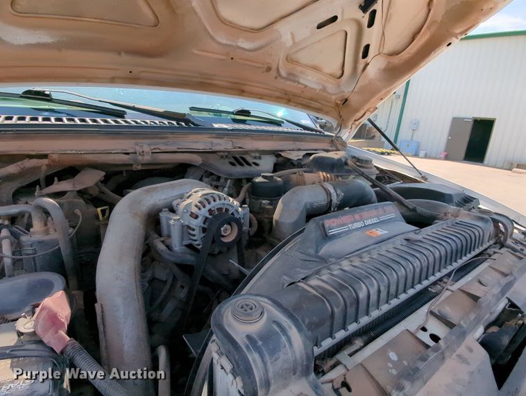 image for item MY9387 2005 Ford F350 Super Duty  flatbed pickup truck