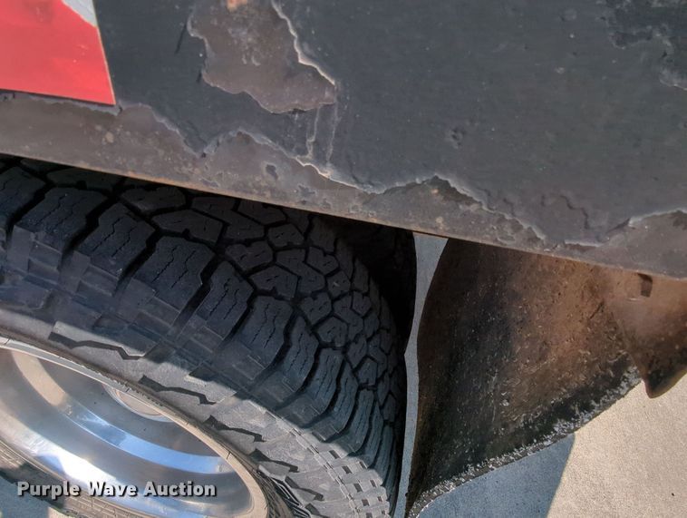 image for item MY9387 2005 Ford F350 Super Duty  flatbed pickup truck